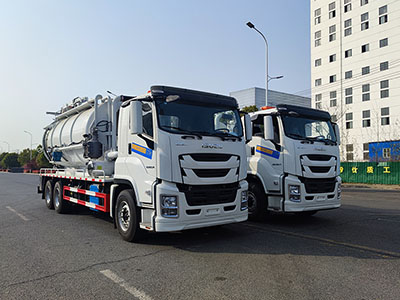 وصلت شاحنة شفط المياه من طراز ISUZU إلى الإمارات العربية المتحدة