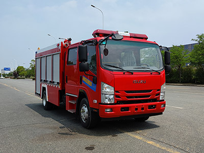 وصلت شاحنة إطفاء ISUZU ELF بقوة 190 حصانًا إلى الفلبين