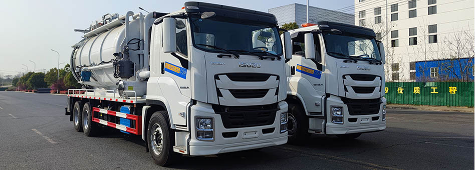 وصلت شاحنة شفط المياه من طراز ISUZU إلى الإمارات العربية المتحدة