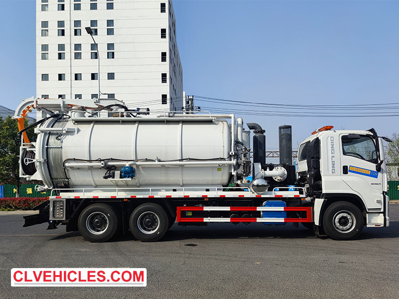 ISUZU Sewage suction truck