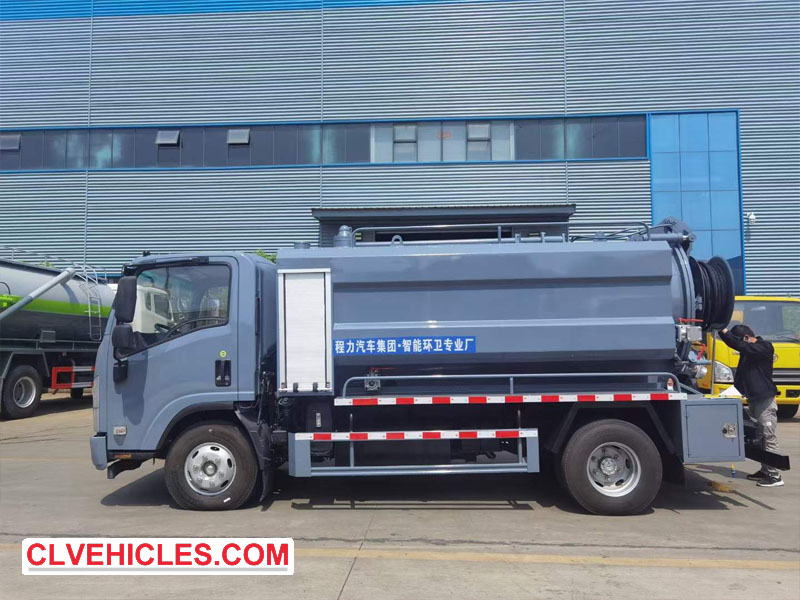 ISUZU vacuum tank truck